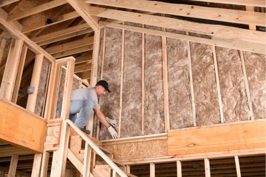 Теплоизоляция частного дома зимой: как подготовиться к холодам и какие материалы использовать